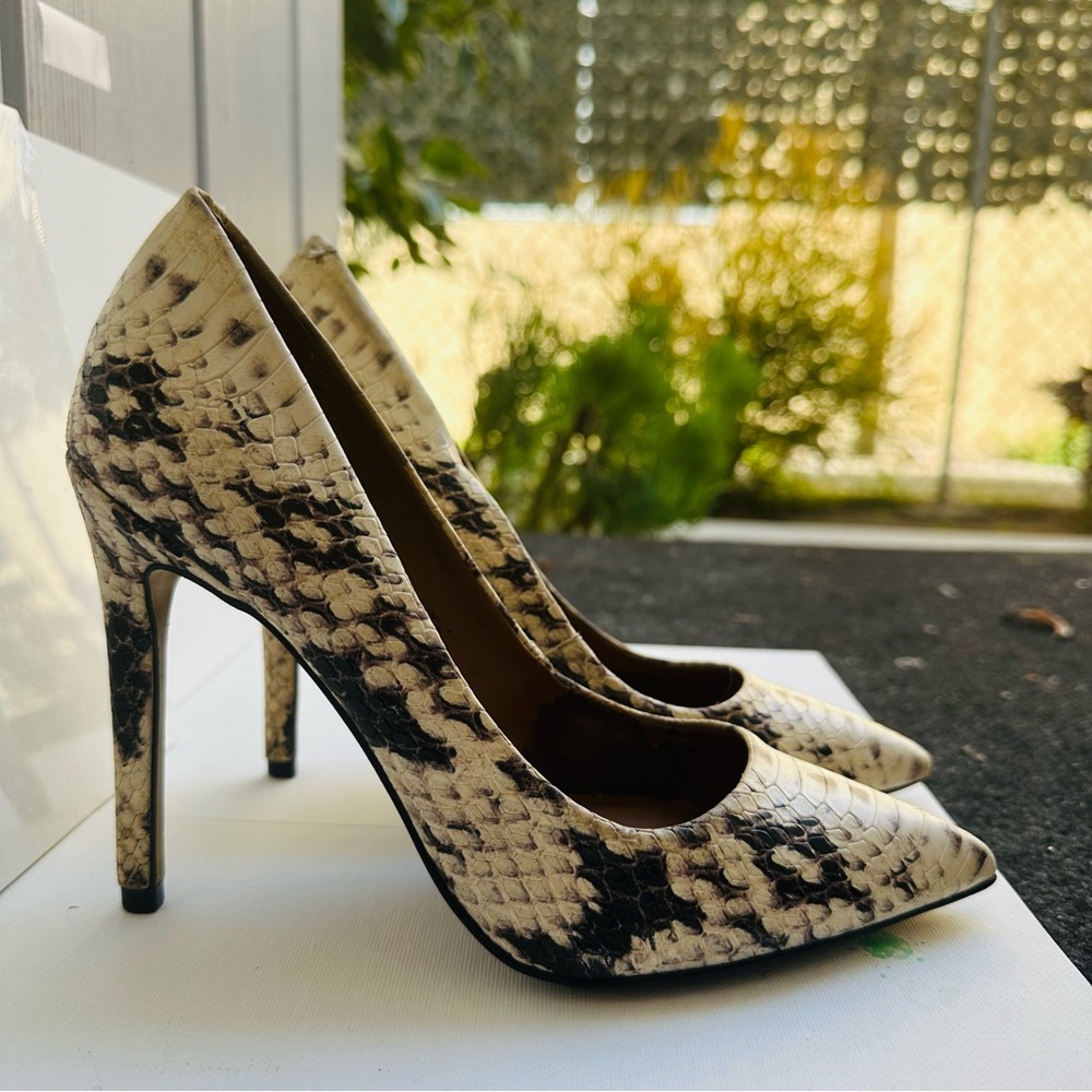 Python print pumps.Size 5.5